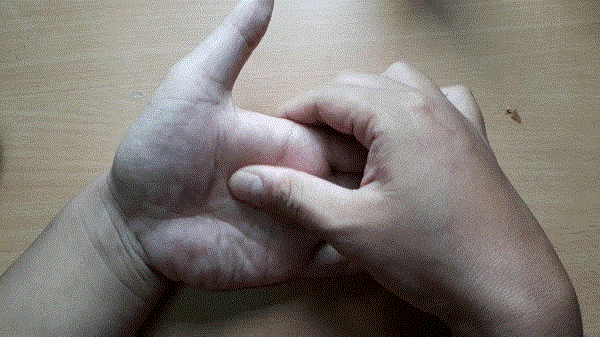 massage huyệt đọa ở tay chưa đau bụng