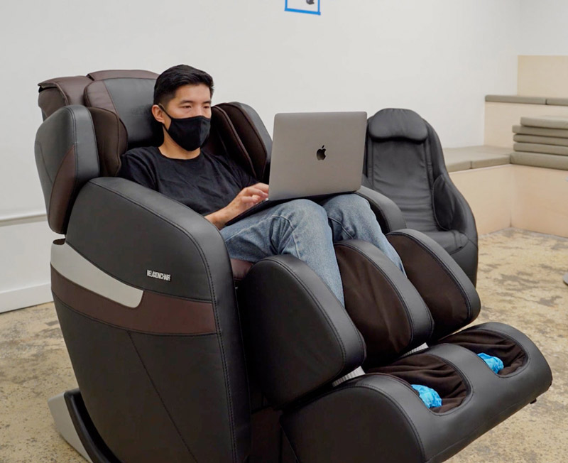 Ghế massage phát ra âm thanh lạ khi sử dụng