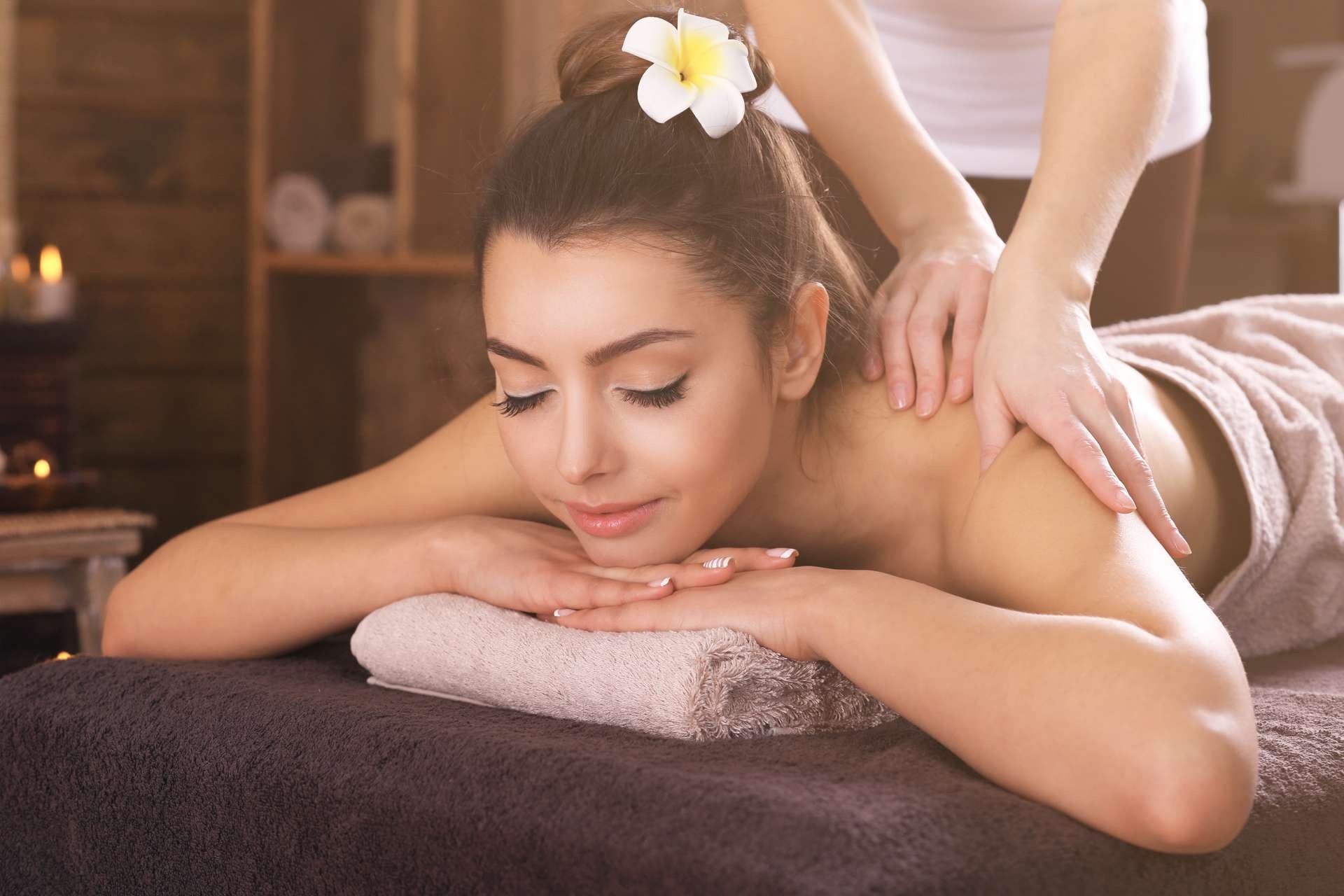 Cách massage cổ vai gáy giảm tê bì do ngồi lâu tại nhà