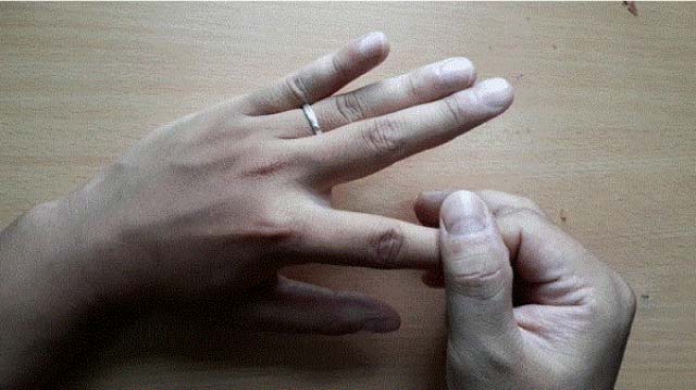 massage tay điều trị đau xoang