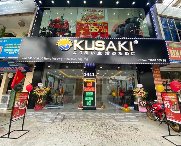 Showroom Okusaki Phú Thọ có 2 tầng, trưng bày rất nhiều sản phẩm