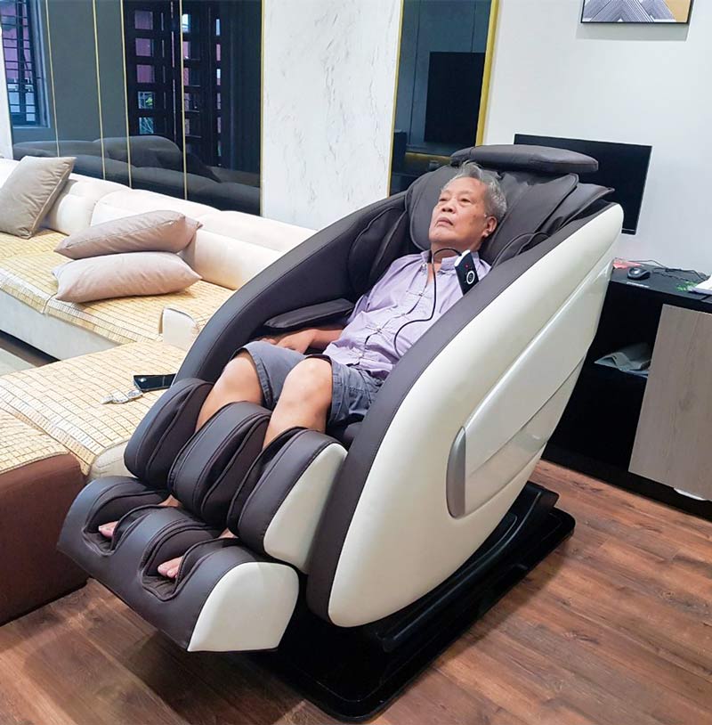 [Tìm hiểu] Dùng ghế massage cho người tai biến có tốt không?