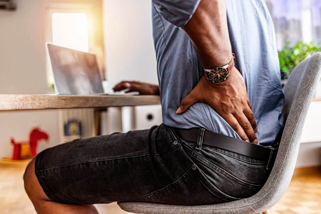 Tham khảo 7 mẹo giúp giảm đau lưng khi dùng ghế massage