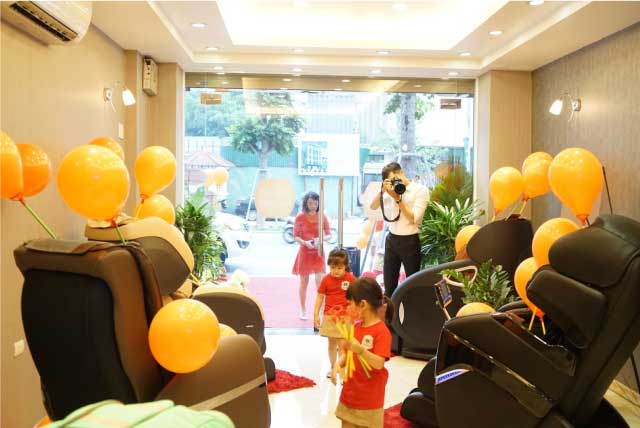 tokuyo khai truong showroom ba trieu