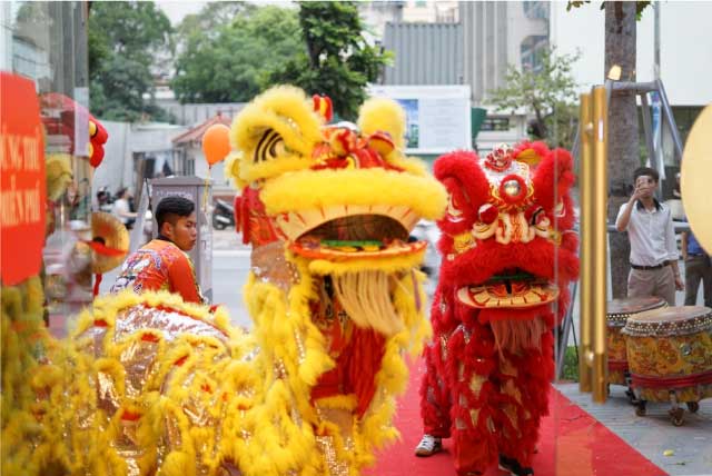 tokuyo khai truong showroom ba trieu