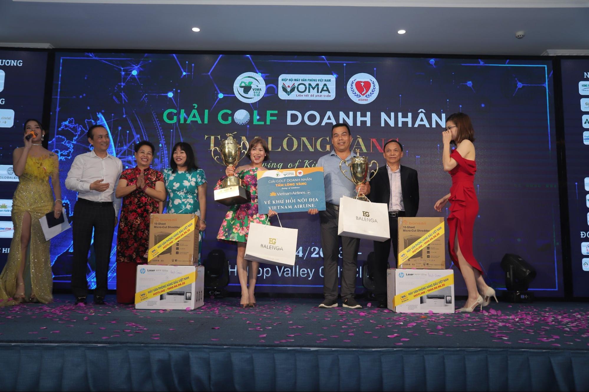 Những giải thưởng giá trị được BTC trao tặng các doanh nhân dành chiến thắng