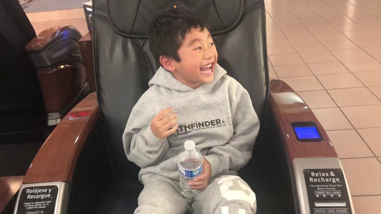 Không nên cho trẻ lạm dụng ghế massage