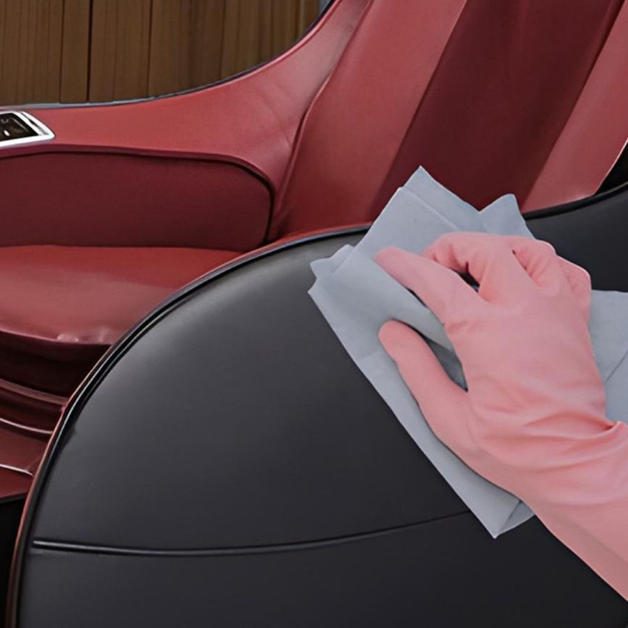 Vệ sinh phần da ghế massage