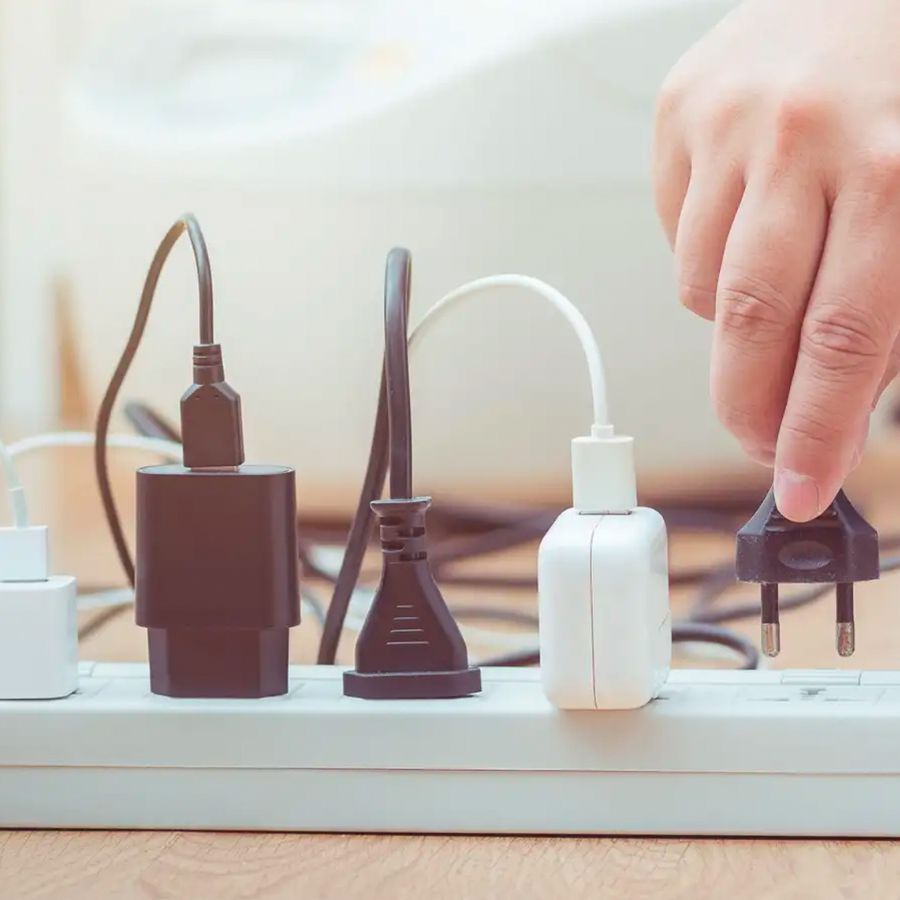 Rút phích cắm điện ghế massage