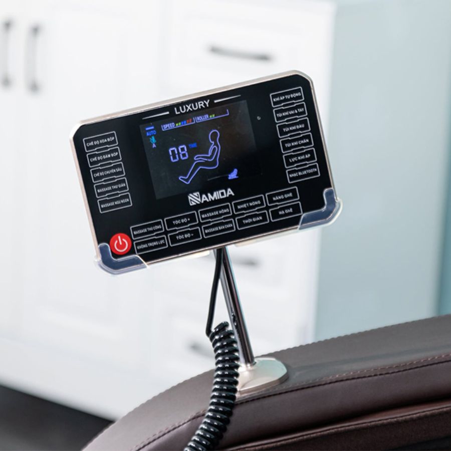 Vệ sinh bảng điều khiển ghế massage