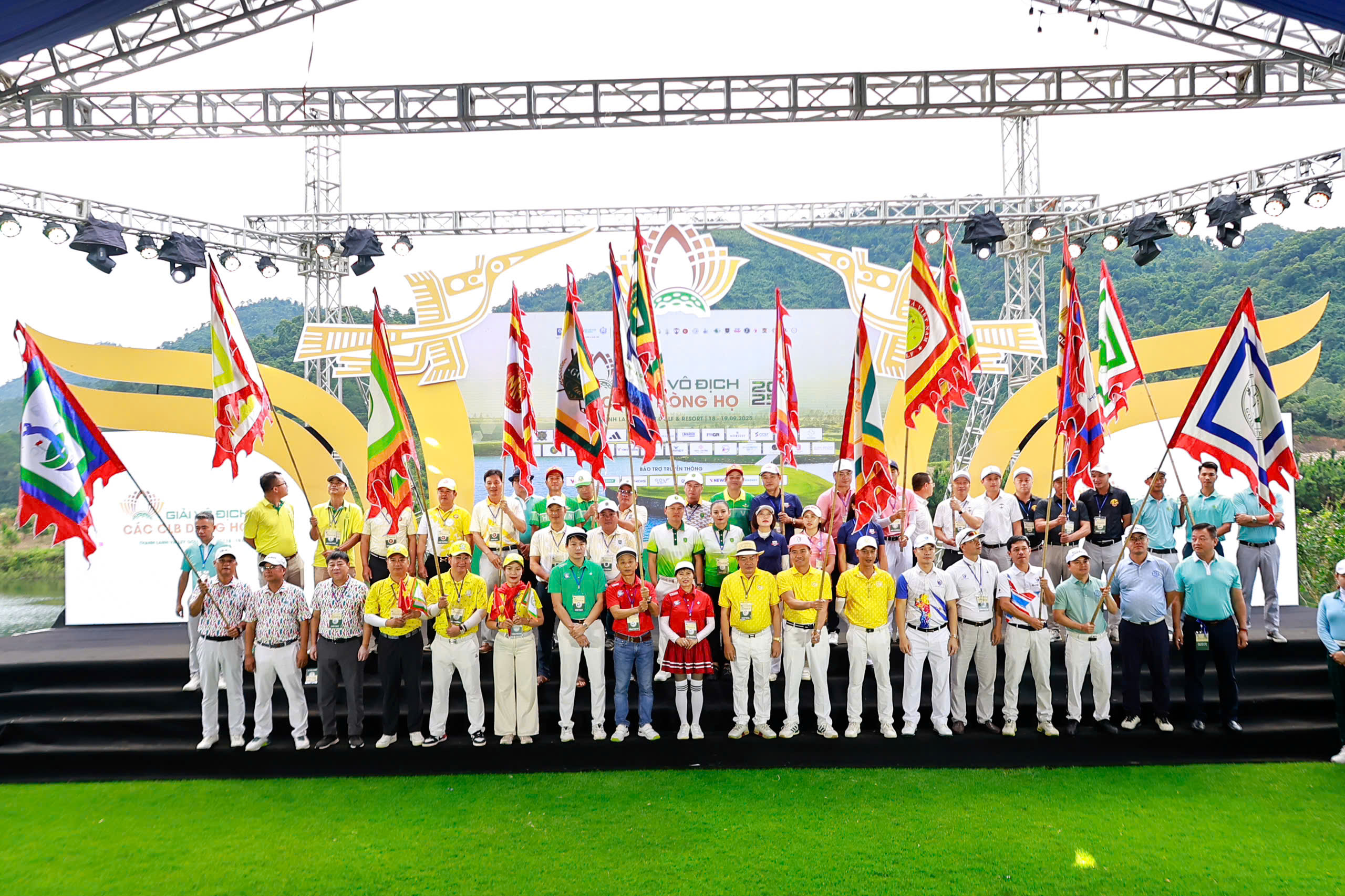 GHẾ MASSAGE FAMILY - HÂN HẠNH ĐỒNG HÀNH CÙNG GIẢI VÔ ĐỊCH CÁC CLB DÒNG HỌ 2025